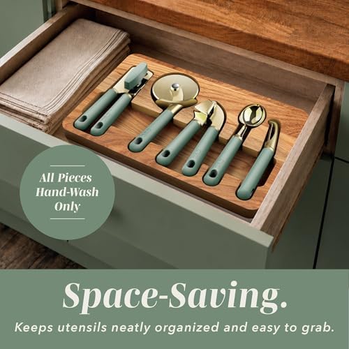 COOK WITH COLOR 6-Piece Kitchen Tool Set with Acacia Wood Cutting Board, Can Opener, Pizza Cutter, Garlic Press, Scoop & Peeler, Sage - Image 6
