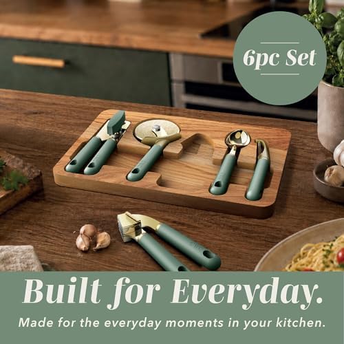 COOK WITH COLOR 6-Piece Kitchen Tool Set with Acacia Wood Cutting Board, Can Opener, Pizza Cutter, Garlic Press, Scoop & Peeler, Sage - Image 7