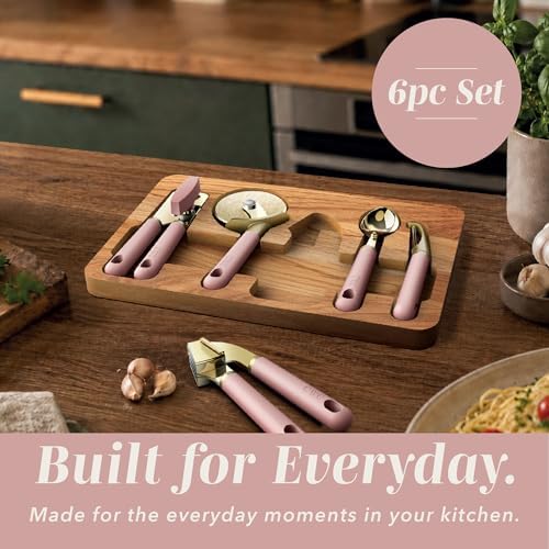 COOK WITH COLOR 6-Piece Kitchen Tool Set with Acacia Wood Cutting Board, Can Opener, Pizza Cutter, Garlic Press, Scoop & Peeler, Pink - Image 7