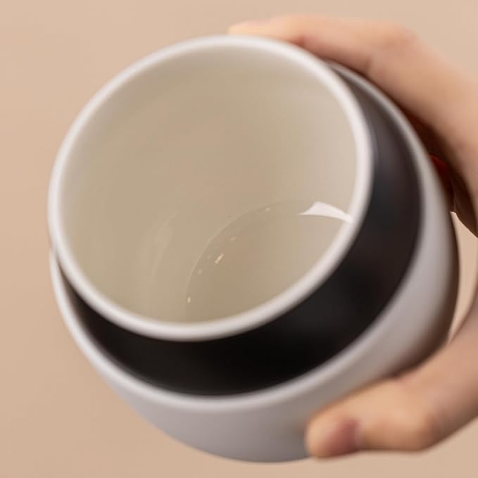 14.8oz Cute Panda Ceramic Mug with Lid & Heat-Resistant Silicone Sleeve – 1340℃ High-Fire Hand Warmer Coffee Cup, Lead-Free & Microwave Safe, Great Gift for Cold Days