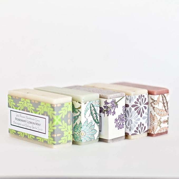 Classic Spa Gift Set for Women – Handmade Self Care Gift Box with Natural Bath & Body Essentials – Relaxing Holiday Gift for Mom, Sister, Best Friend, or Wife – Christmas Spa Gift Basket