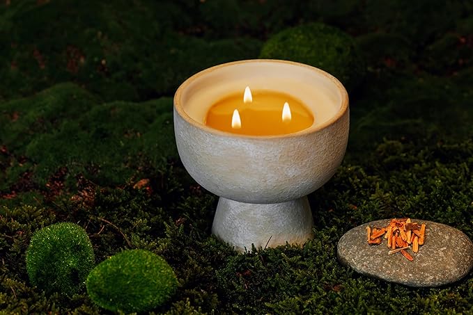 BLUEME Romance - Oakmoss & Sandalwood, Luxury Candle w/Essential Oils, 3 Wick, Hand-Poured Soy, Cotton Wick, Ceramic