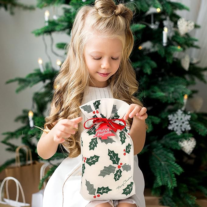Fabric Gift Bags for Christmas Presents – Set of 6 Large Reusable Drawstring Bags with Festive Holly Design – Christmas Bags for Gifts – Perfect for Gift Wrap and Holiday Giving (Holly)